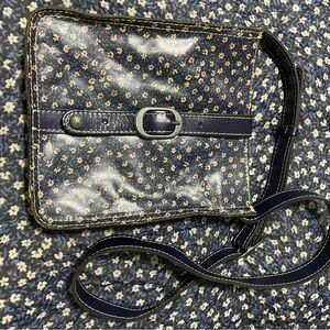 Patricia Nash Floral Navy Crossbody Bag (includes matching scarf)